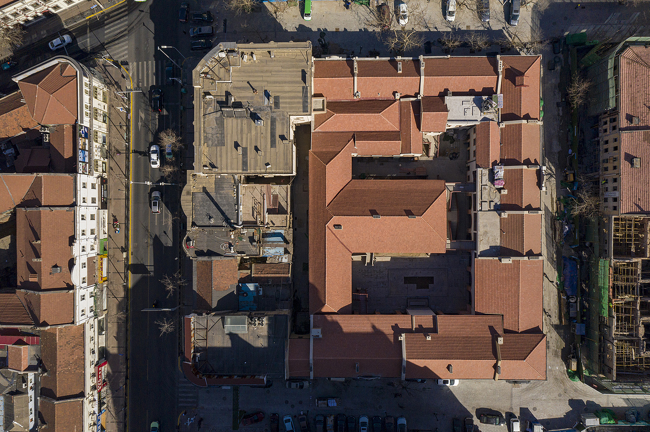 影像表达城市变迁中的传承与共生——以青岛里院为例