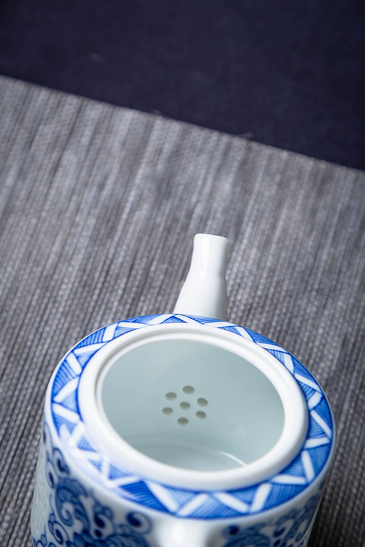 景德镇手绘青花玲珑茶具套组（图ZMzAzMDcyNTY0） - 产品摄影 - 站酷设计师鸿霖厨卫原创素材 - 站酷ZCOOL