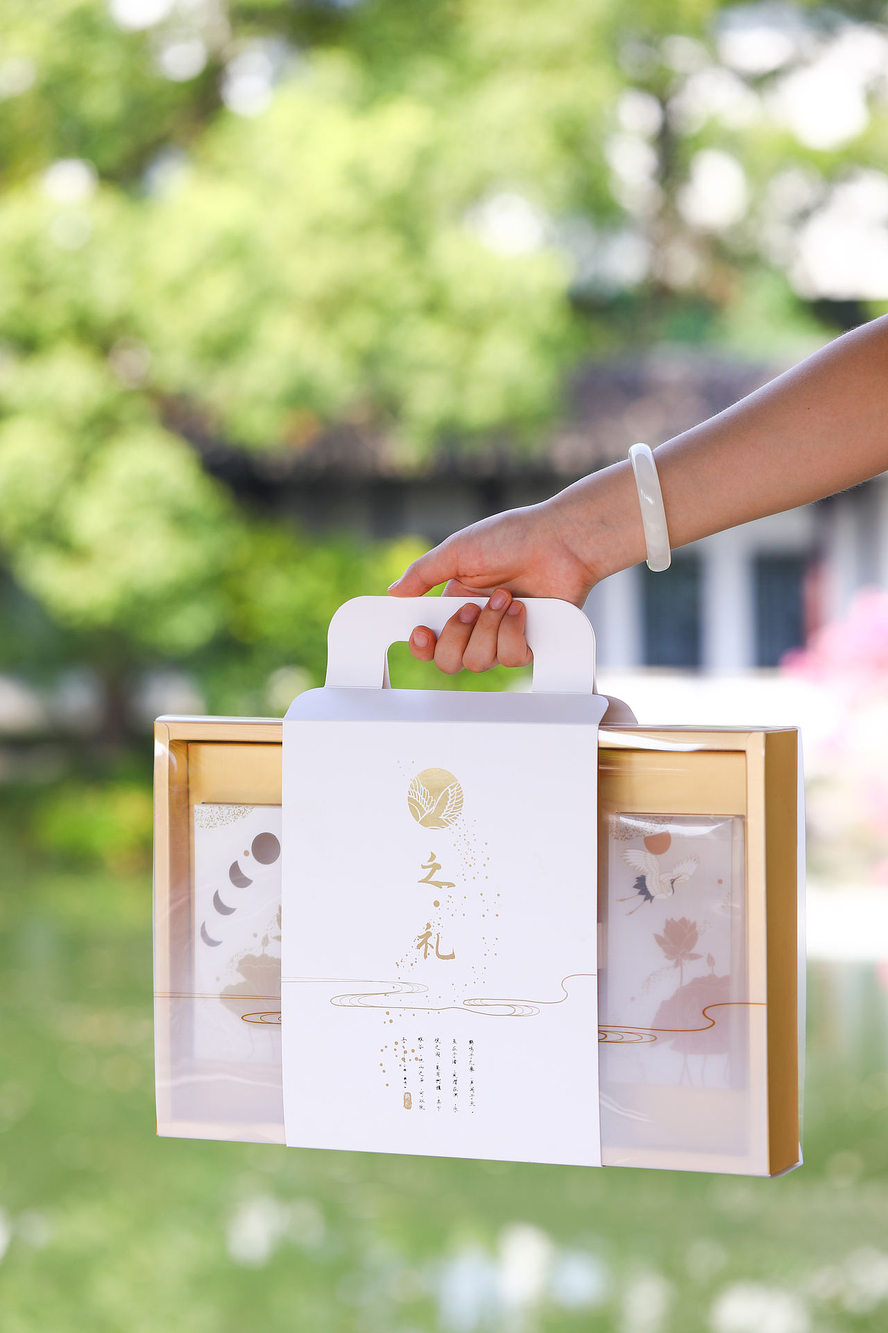 “中秋月饼礼盒~”（图ZMzEyMjAyMzky） - 产品摄影 - 站酷设计师跟着冬青树原创素材 - 站酷ZCOOL