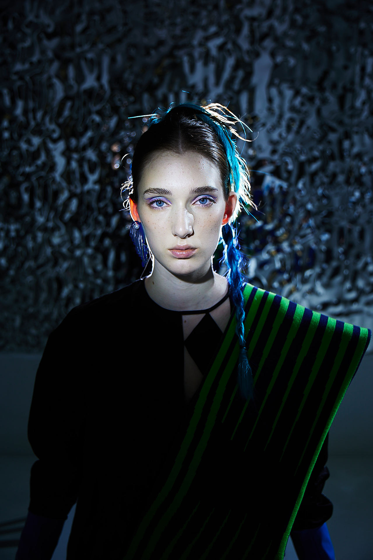 时尚服装拍摄|外模暗调激光光影大片