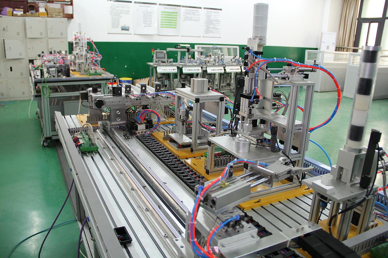 北京高校大学打造5G数字孪生智能制造虚拟仿真实验室