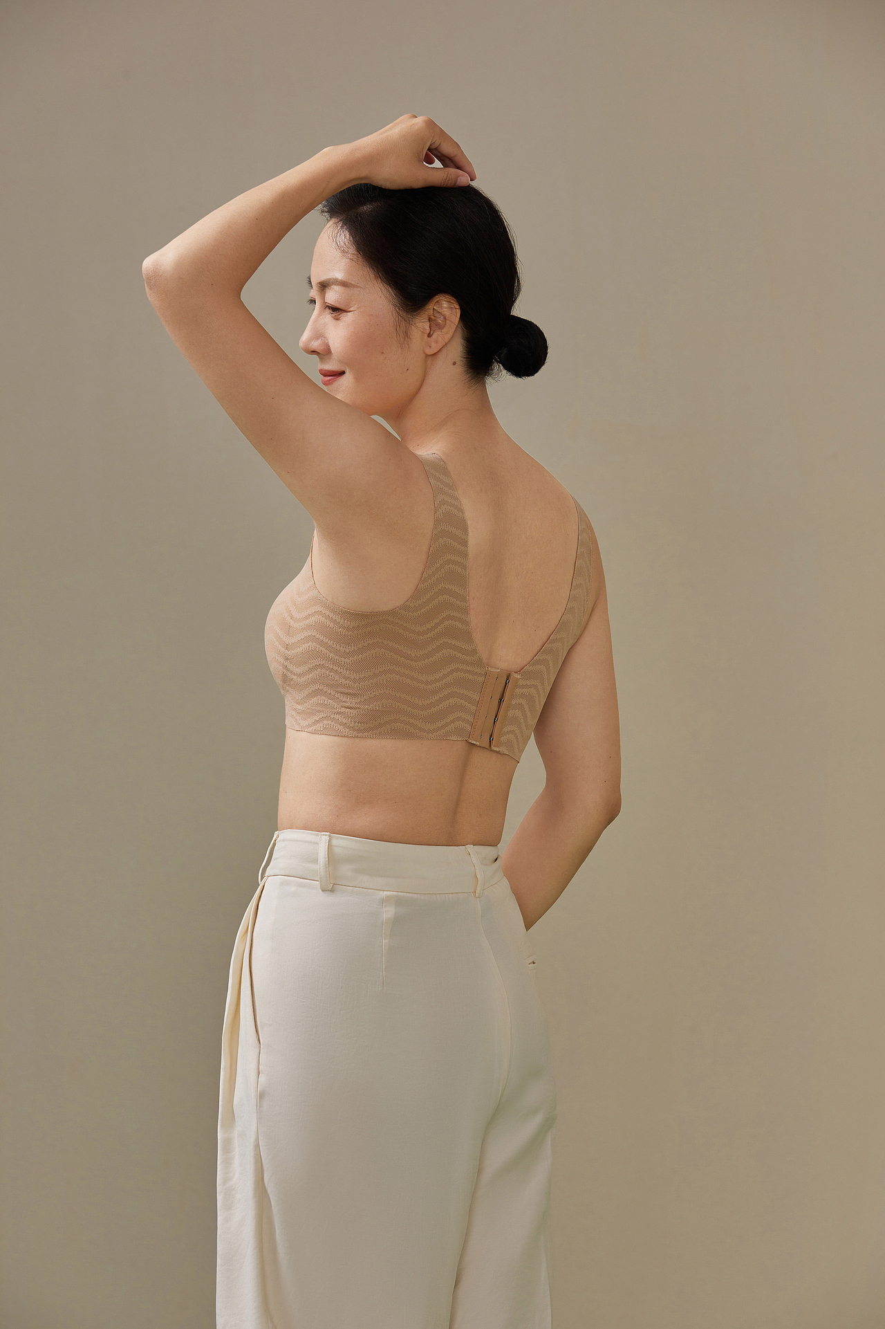 HEIBAI电商 | 中老年文胸也能拍出松弛感（图ZMzU4NzUyMDEy） - 人像摄影 - 站酷设计师杭州黑白影像原创素材 - 站酷ZCOOL