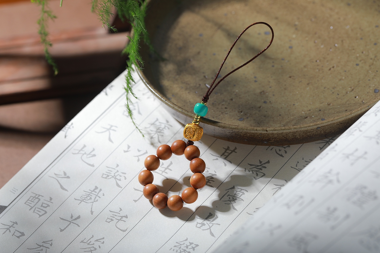 【饰品/木系/车钥匙扣/手机链/静物拍摄】（图ZMzY2NzUzOTI4） - 产品摄影 - 站酷设计师咸鱼下锅原创素材 - 站酷ZCOOL