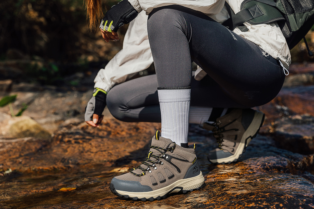 女登山鞋
