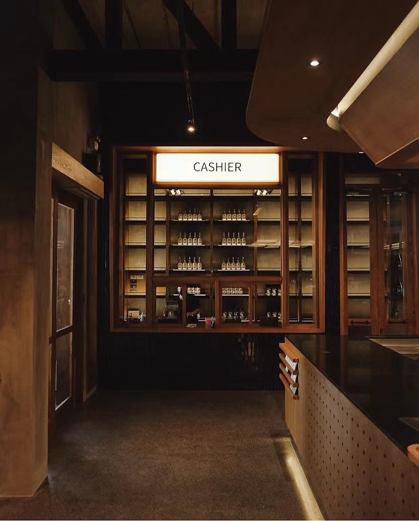 原木黑色酷咖啡店设计