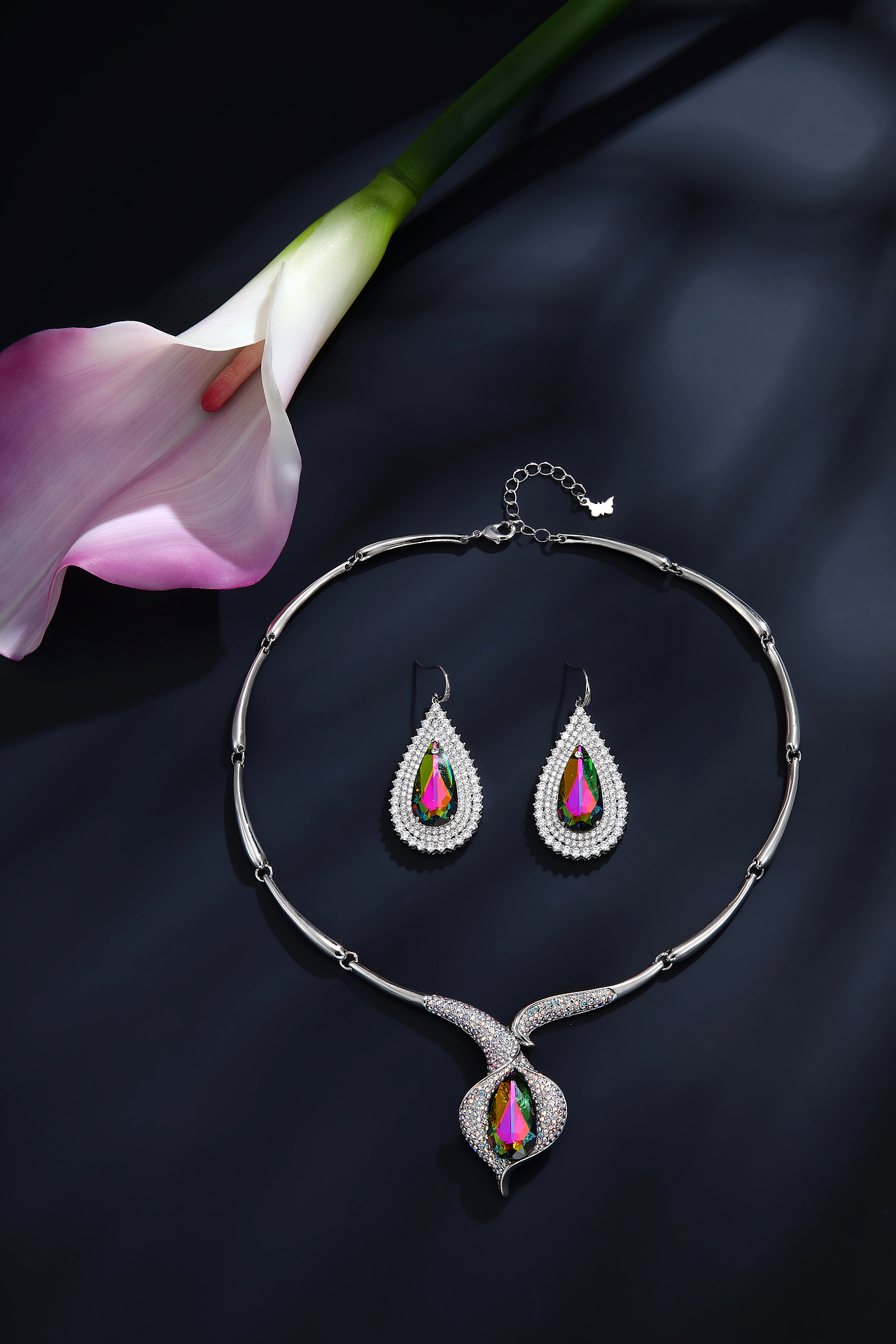 深蓝底 首饰摄影 彩色宝石套装 彩宝 施华洛世奇 项链