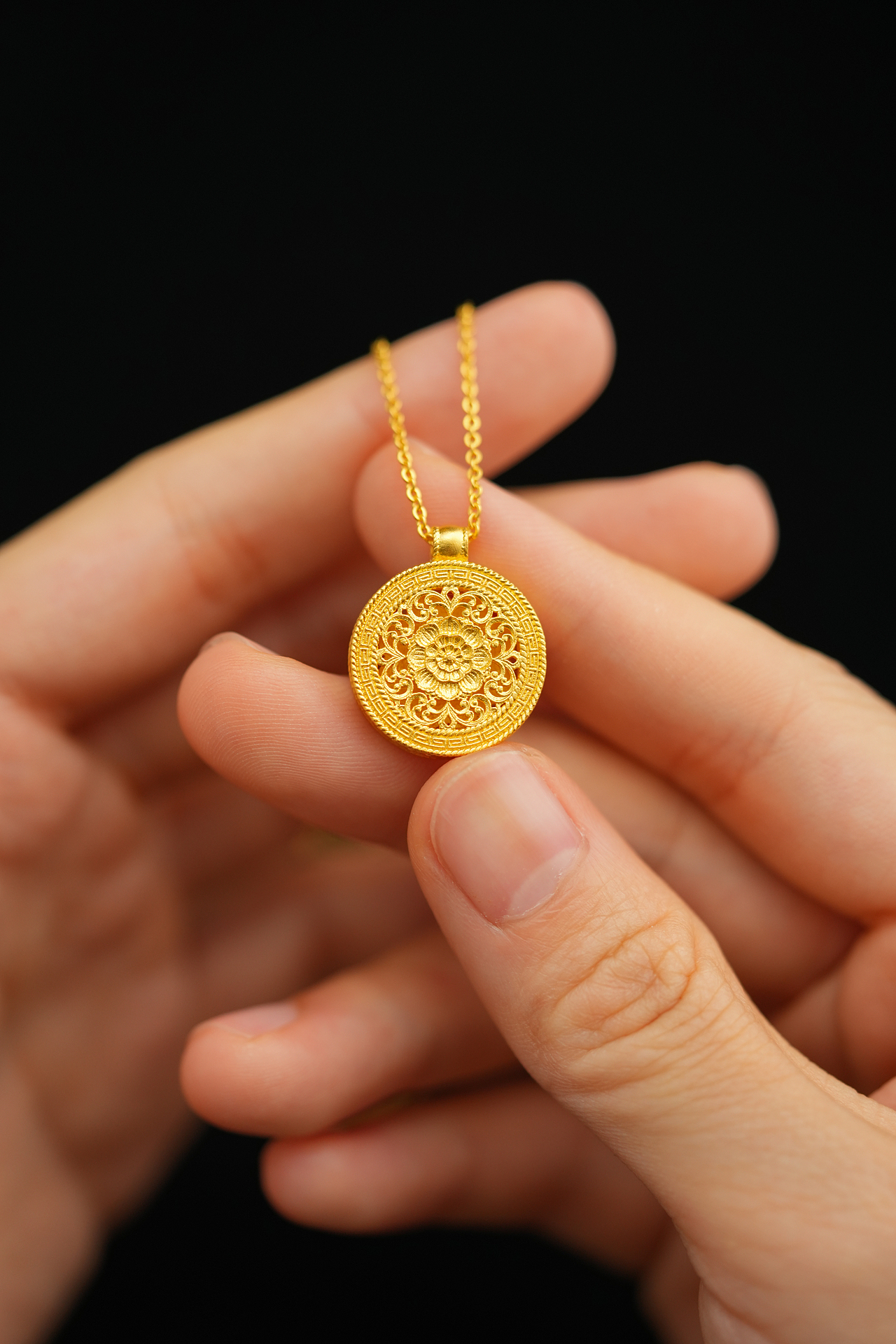 珠宝摄影｜足金首饰黄金吊坠（图ZMzM3MDA5ODUy） - 产品摄影 - 站酷设计师池木Chimu原创素材 - 站酷ZCOOL