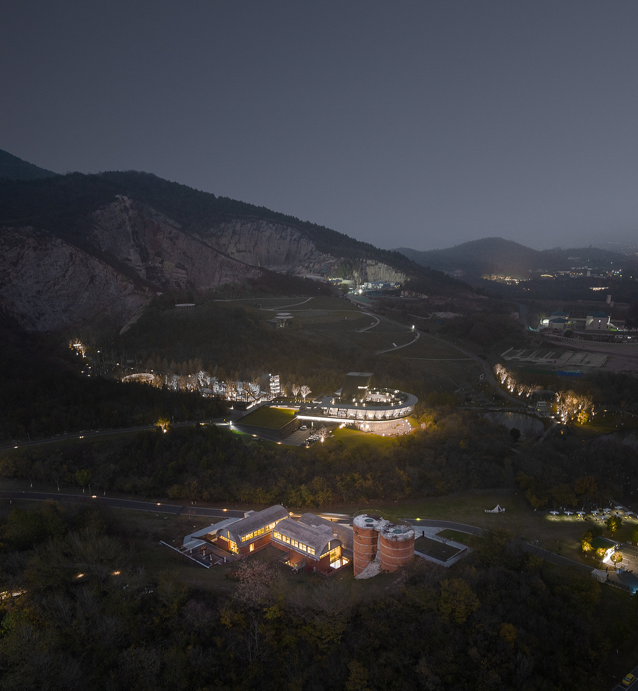 南京先锋汤山矿坑书店（图ZMzI0MTk3NDAw） - 环境/建筑摄影 - 站酷设计师梁文军原创素材 - 站酷ZCOOL