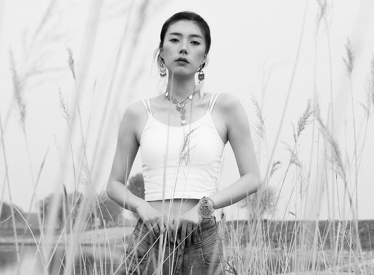 黑白色的“春”（图ZMzY2NjY0MDY0） - 人像摄影 - 站酷设计师A摄影师Jason原创素材 - 站酷ZCOOL