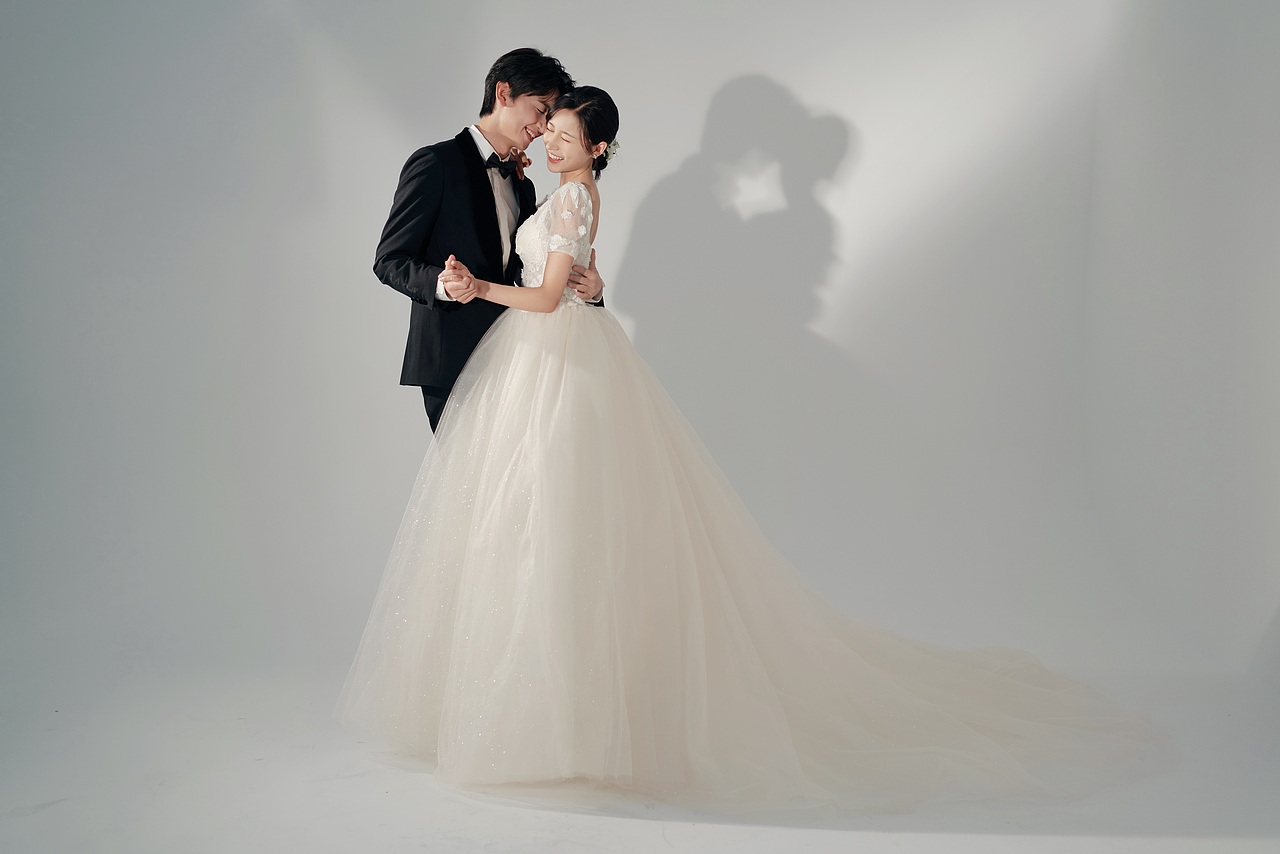 可以晒一辈子的经典室内光影婚纱照，质感高级