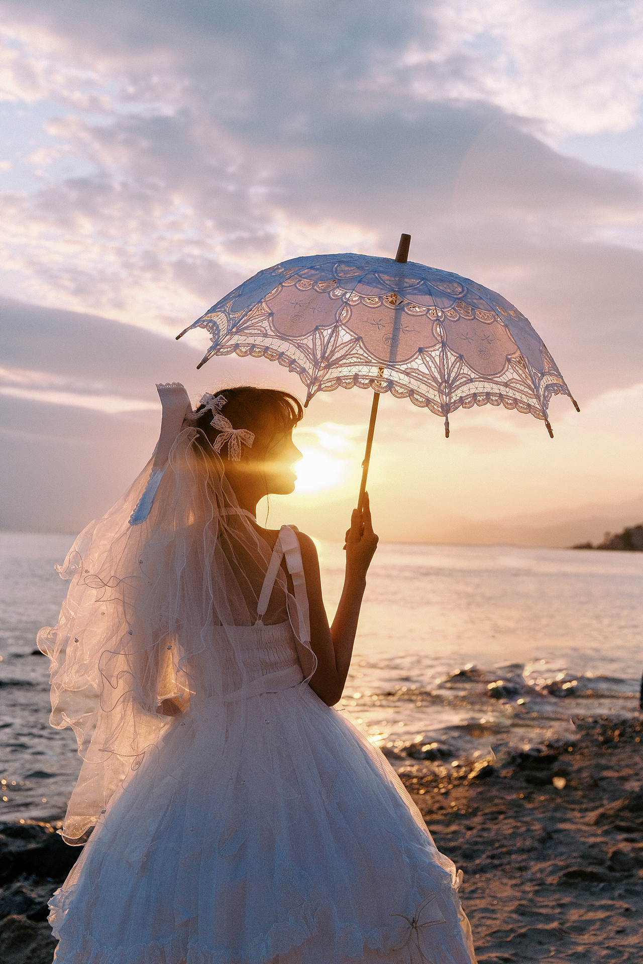 落日沉溺于栗色的海