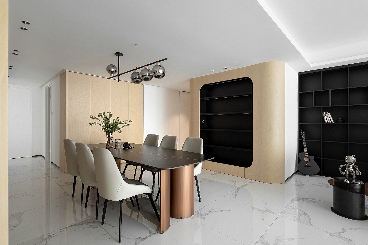 木色与黑白色调搭配,经典的美