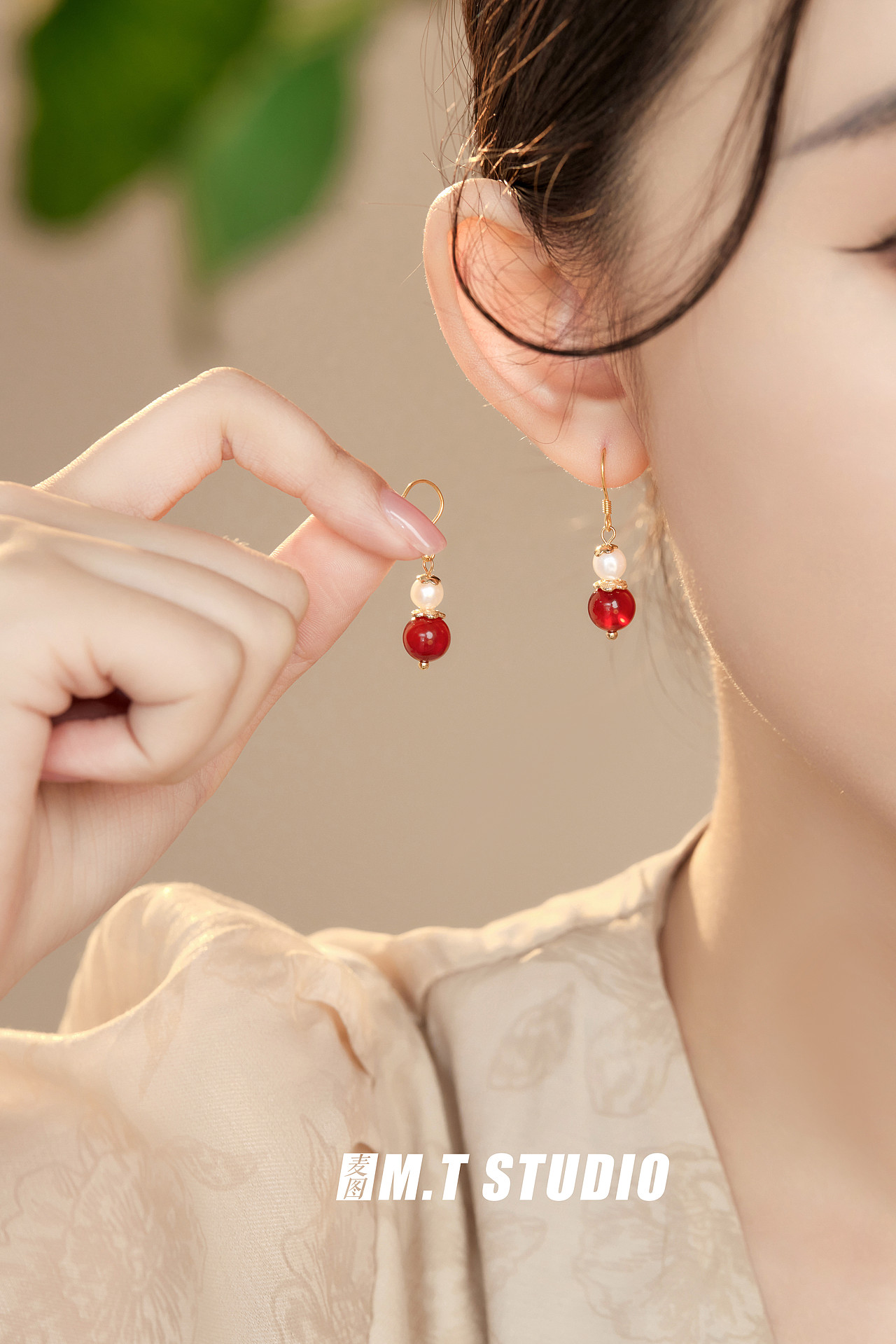 产品摄影 小众饰品古风模特拍摄 天然水晶耳饰模特拍照