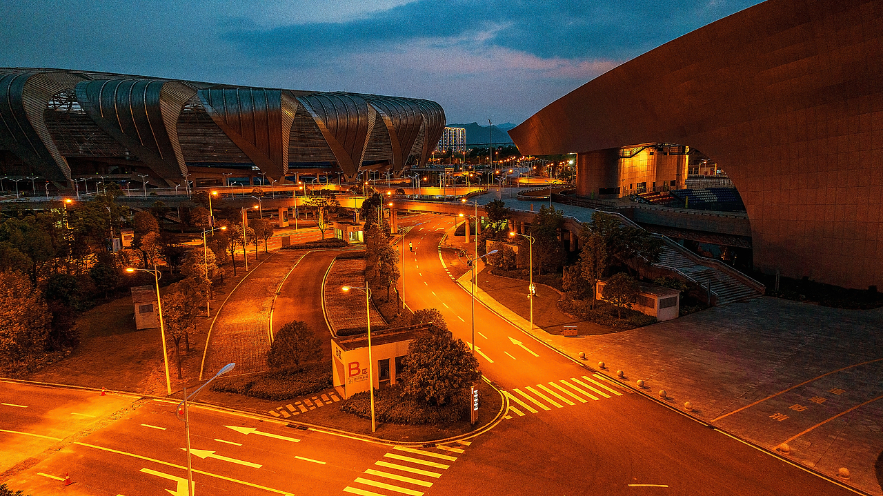 湖北宜昌奥林匹克运动中心昼夜航拍图片