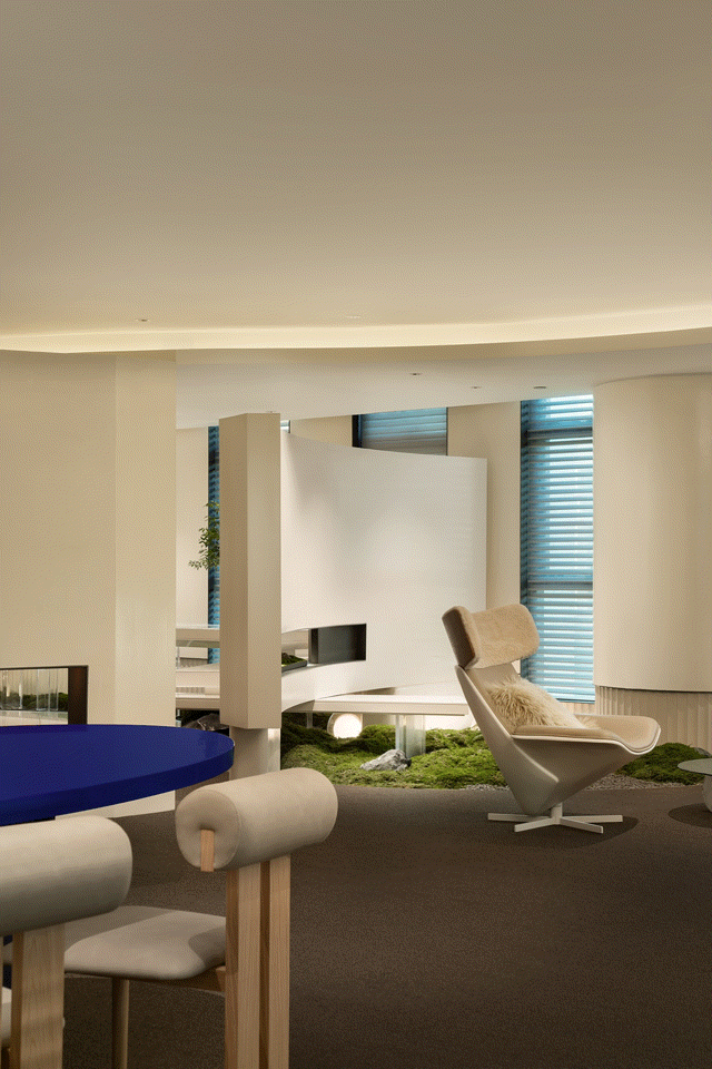 松山会员生命医学中心是重庆松山医院打造的针对高端客户的医疗健康服务场景。基于空间机能,锦禾JINDESIGN以自然生态艺术化的介入,模糊了医疗场所的传统边界,在游园式的空间体验中,触达人们情绪体验的舒适值。