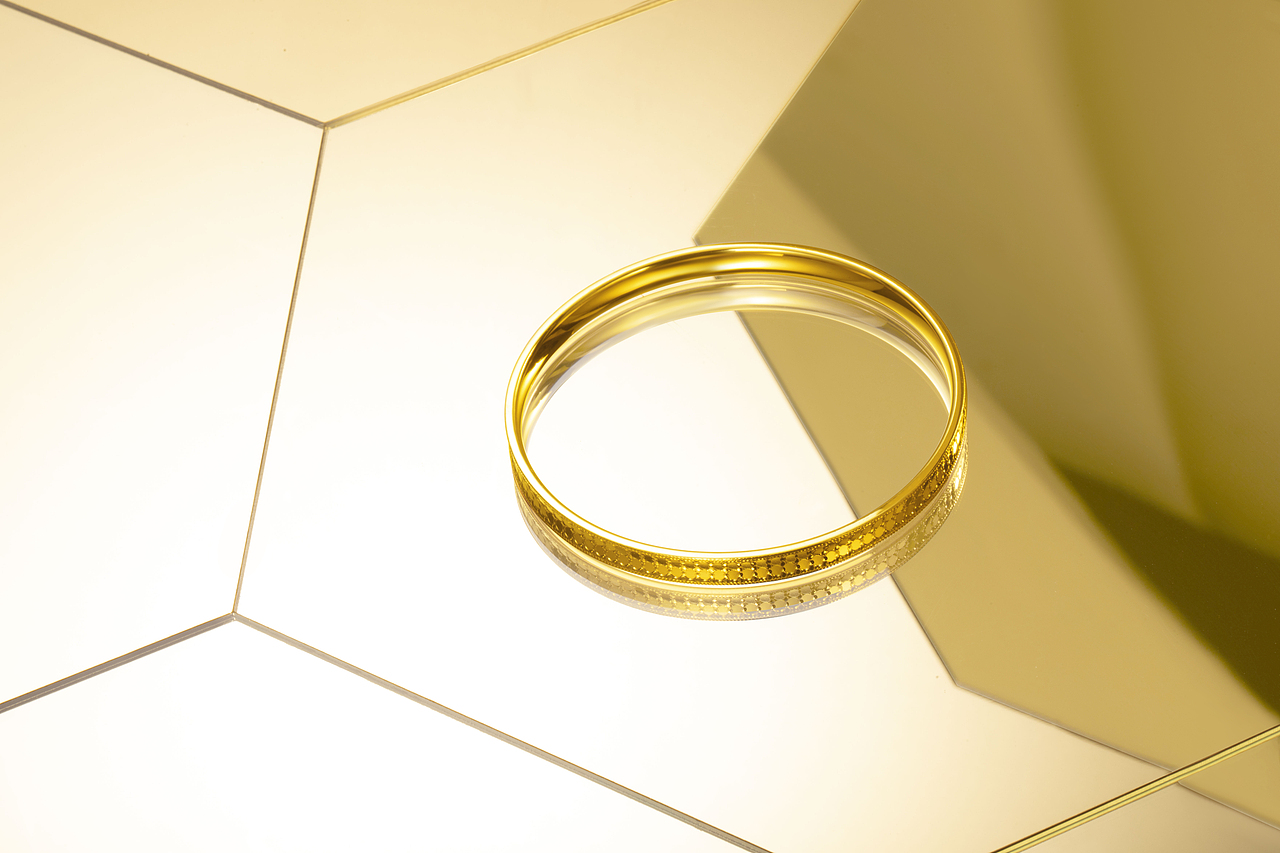 珠宝产品拍摄| 潮宏基高光金场景图拍摄（图ZMzI5MTA0MjIw） - 产品摄影 - 站酷设计师Johnny刚原创素材 - 站酷ZCOOL
