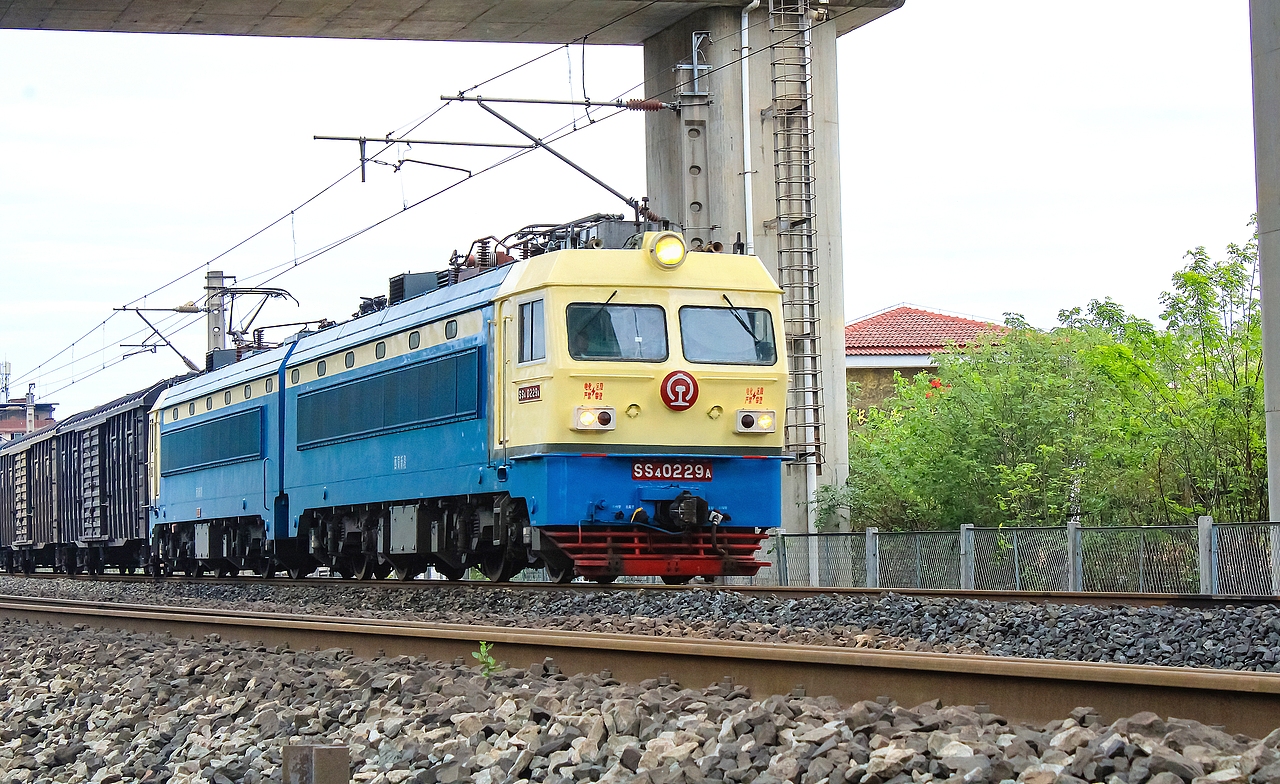 韶山4型电力机车