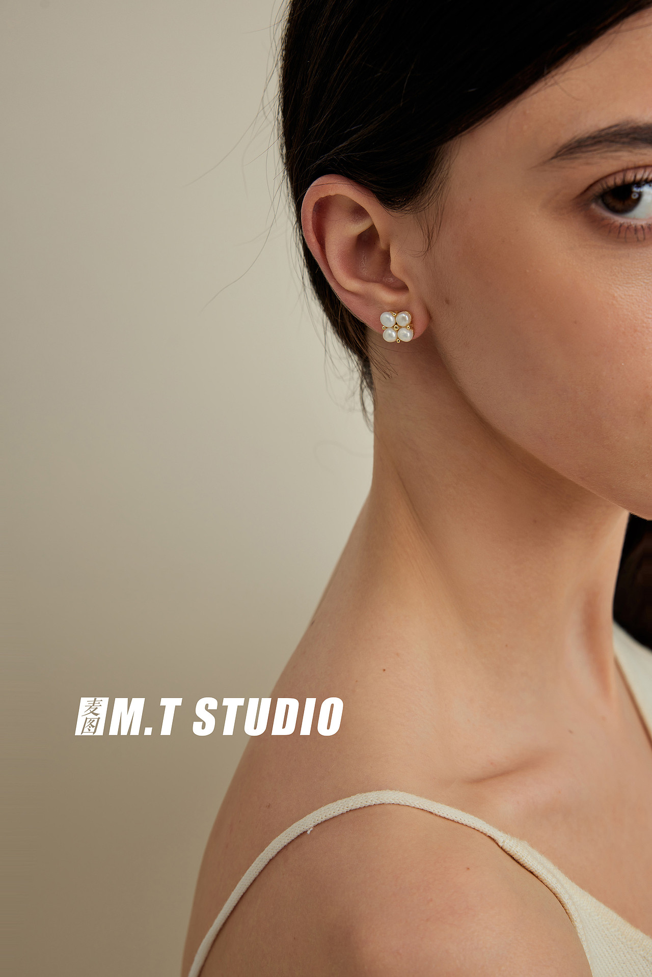 #珠宝首饰外模饰品拍摄高级感轻奢耳钉项链女模小麦色