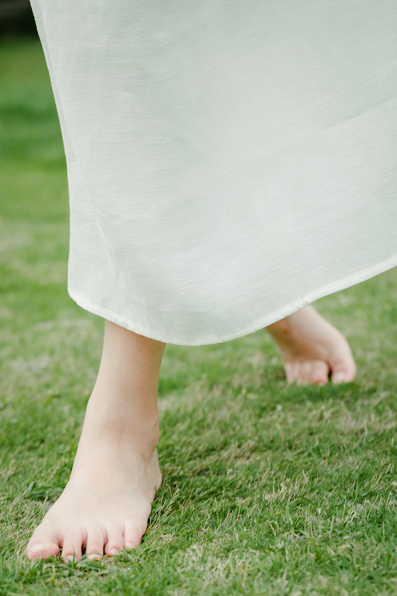 与一棵树的合影（图ZMzQwODg5OTEy） - 人像摄影 - 站酷设计师摄影师_暮辰原创素材 - 站酷ZCOOL