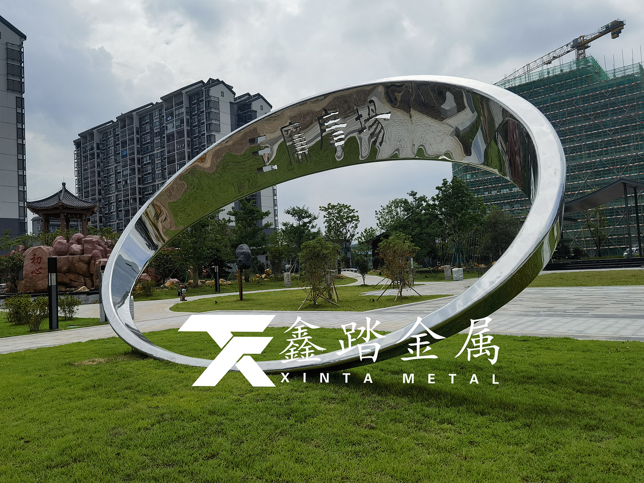 佛山平洲玉廉广场装饰镜面不锈钢双圆环景观雕塑摆件