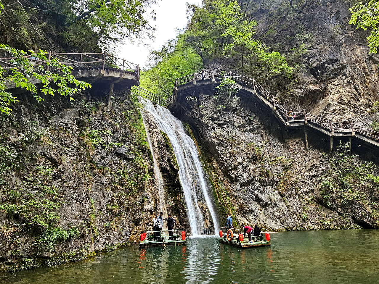 山间  峡谷 潭水 小溪流