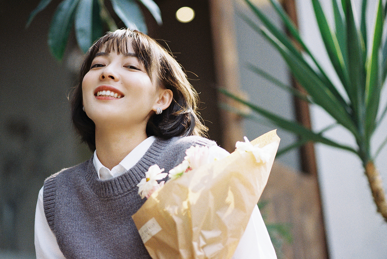 把春天打包进花束里（图ZMzM0Njc3MTky） - 人像摄影 - 站酷设计师阿璞UP原创素材 - 站酷ZCOOL