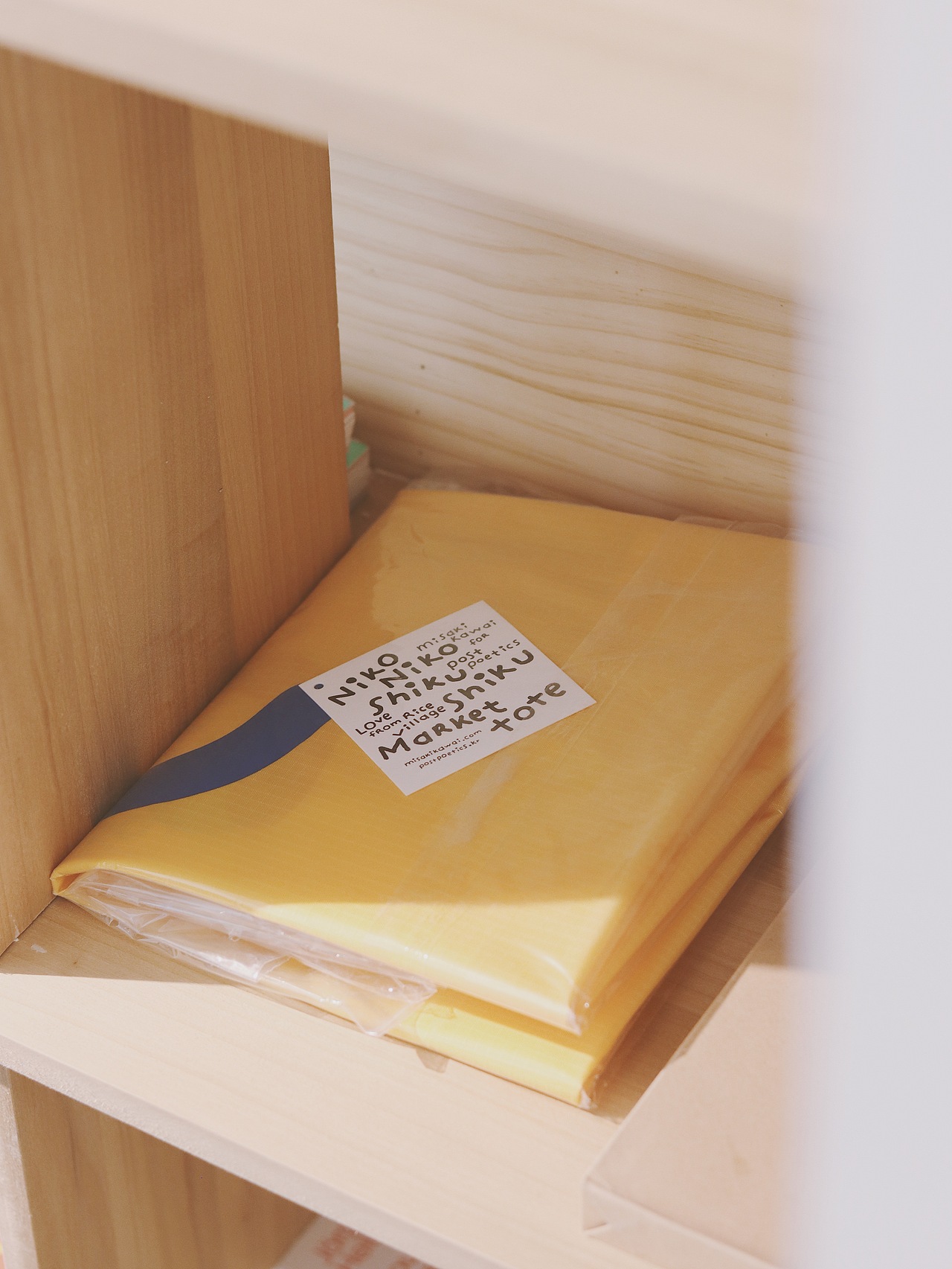 小巷荧光/Bananafishbooks（图ZMzE3Nzc3MzE2） - 环境/建筑摄影 - 站酷设计师天黑请觅食_23333原创素材 - 站酷ZCOOL