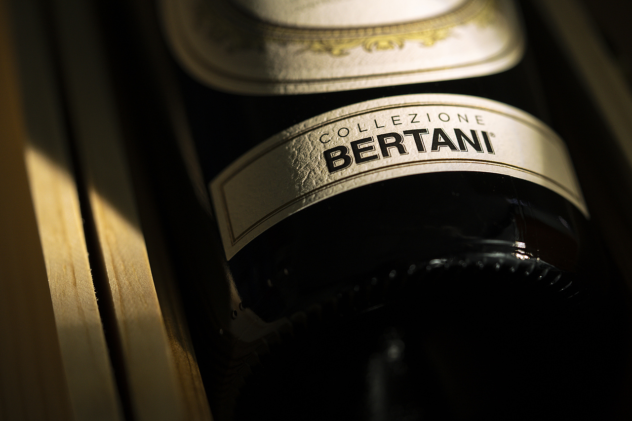 瓶子的多种拍法 - 2021-2022作品集（图ZMzEyNzIxNTc2） - 产品摄影 - 站酷设计师韋韋韋維斯原创素材 - 站酷ZCOOL