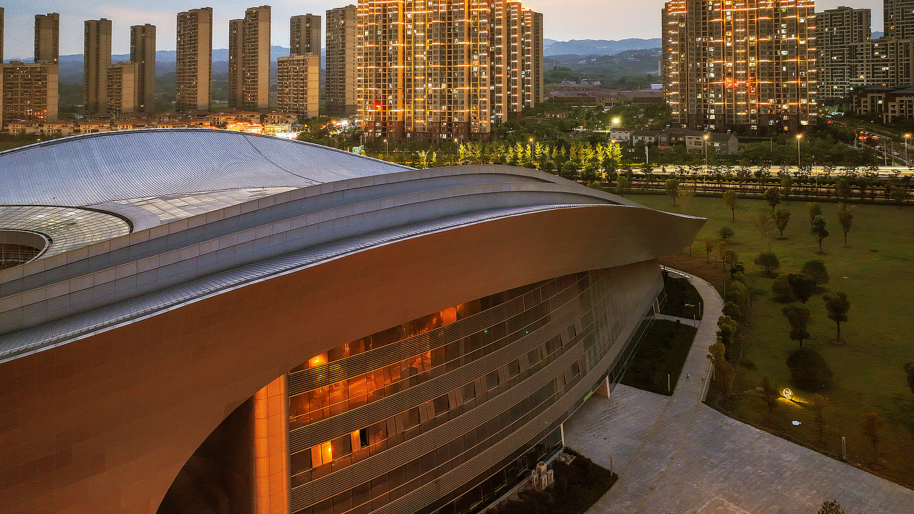 湖北宜昌奥林匹克运动中心昼夜航拍图片