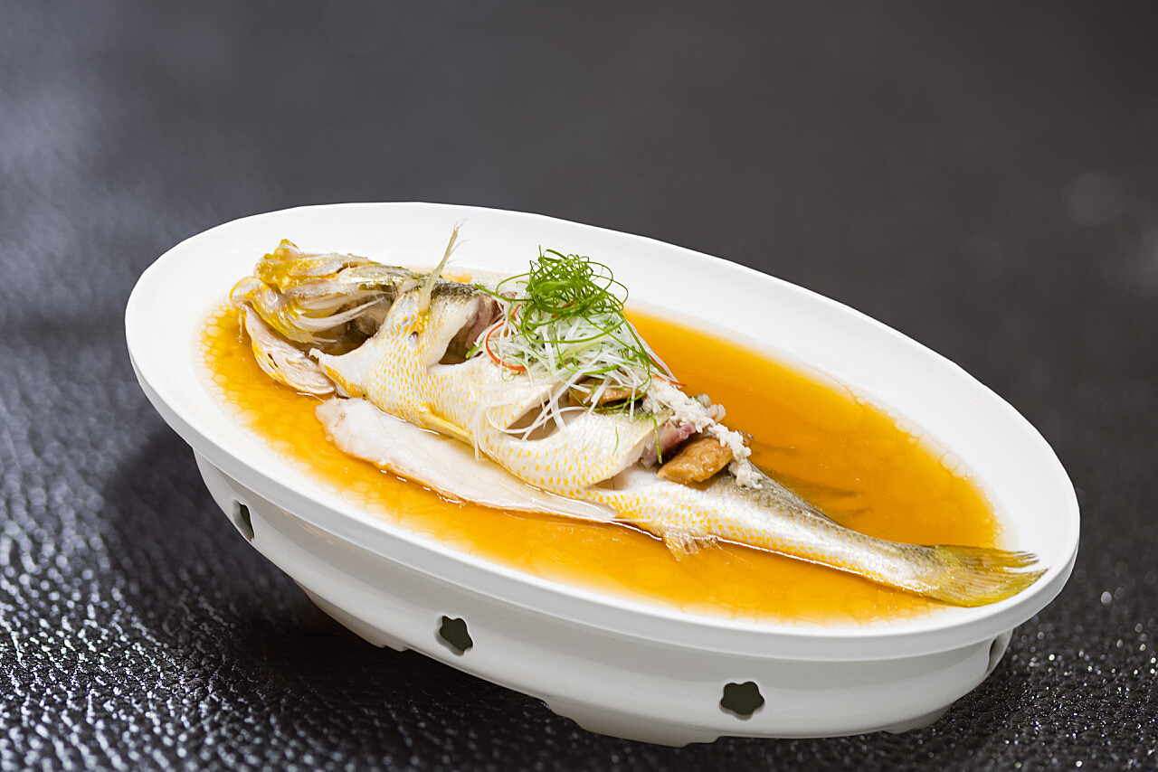 【红烧黄花鱼】黄花鱼这样烧，配料简单，味道香浓，很实用的一道家常菜 - 哔哩哔哩