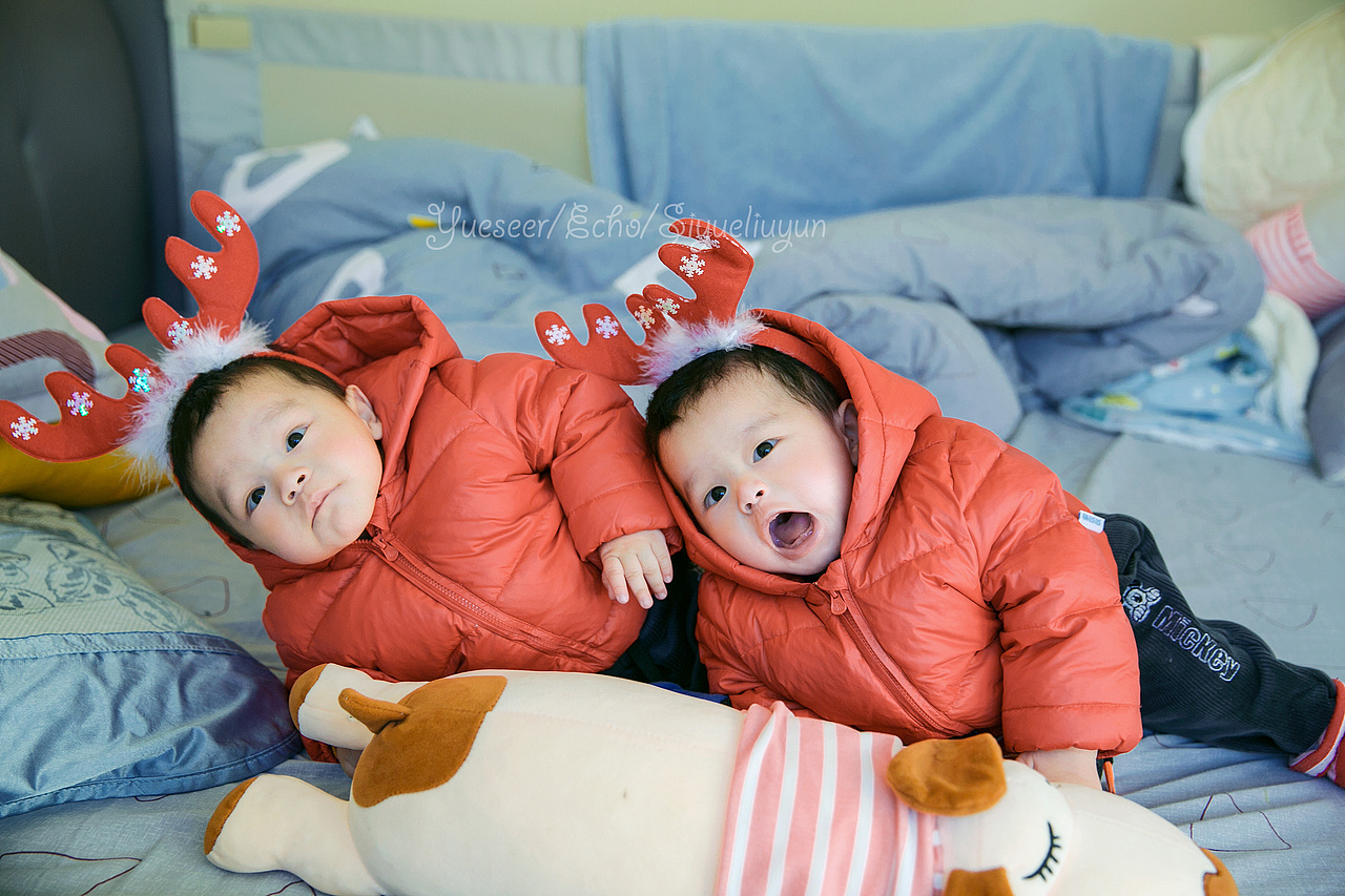 双胞胎圣诞写真 萌晕圈了（图ZMzI1NDgwOTEy） - 人像摄影 - 站酷设计师悦色儿原创素材 - 站酷ZCOOL