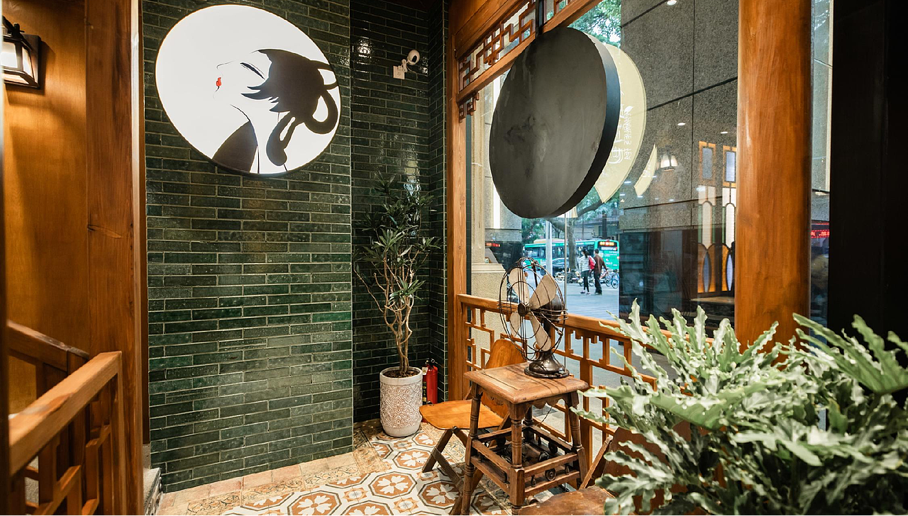 茶理宜世- 粤绣主视觉海报设计与广州限定杯及周边设计（图ZMzIwMjYwODA4） - 海报 - 站酷设计师Celia犀莉呀原创素材 - 站酷ZCOOL