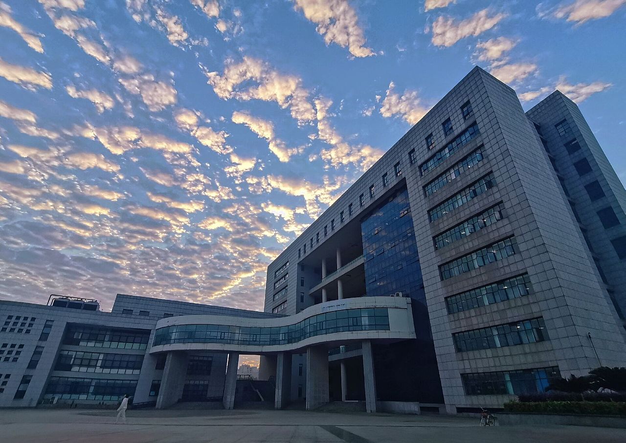 手机摄影丨图书馆-恒青湖-教室（图ZMzA0NTgyODEy） - 环境/建筑摄影 - 站酷设计师芙芙fufu原创素材 - 站酷ZCOOL