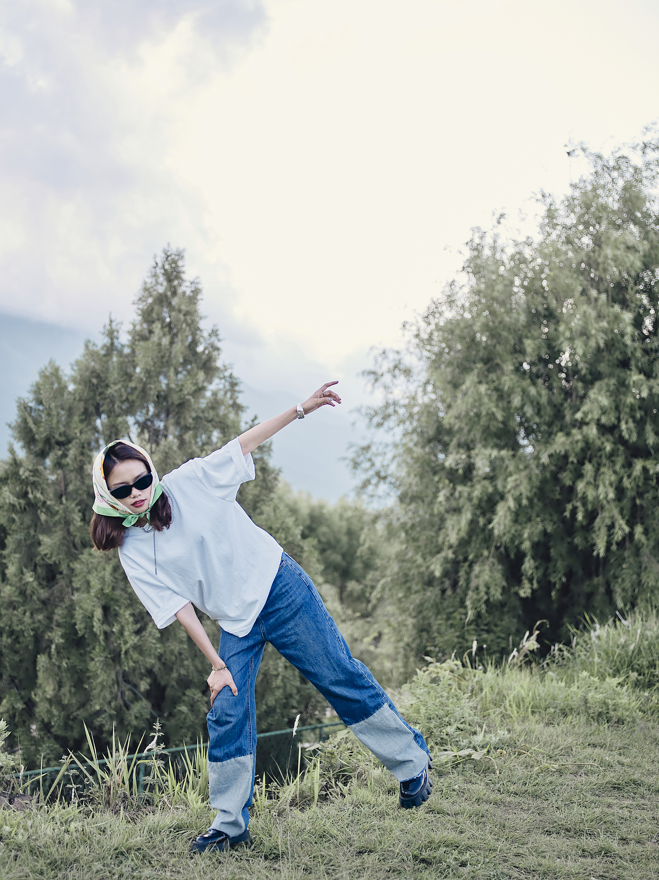 夏天的天（图ZMzA2NDk5MzY0） - 人像摄影 - 站酷设计师淡总今天不瞌睡原创素材 - 站酷ZCOOL