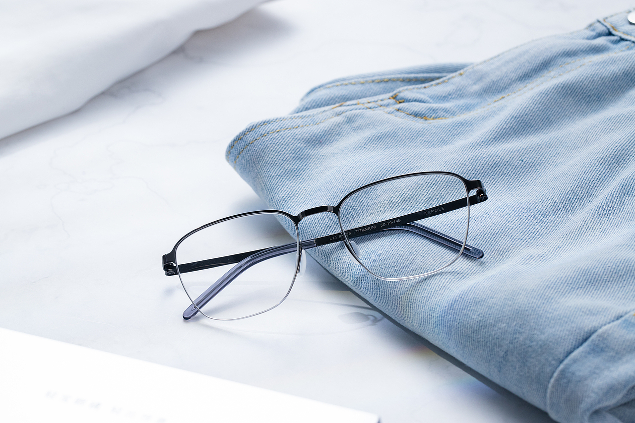 轻宝眼镜TAPOLE（图ZMjk2NDQ0MTgw） - 产品摄影 - 站酷设计师摄影师小恰原创素材 - 站酷ZCOOL