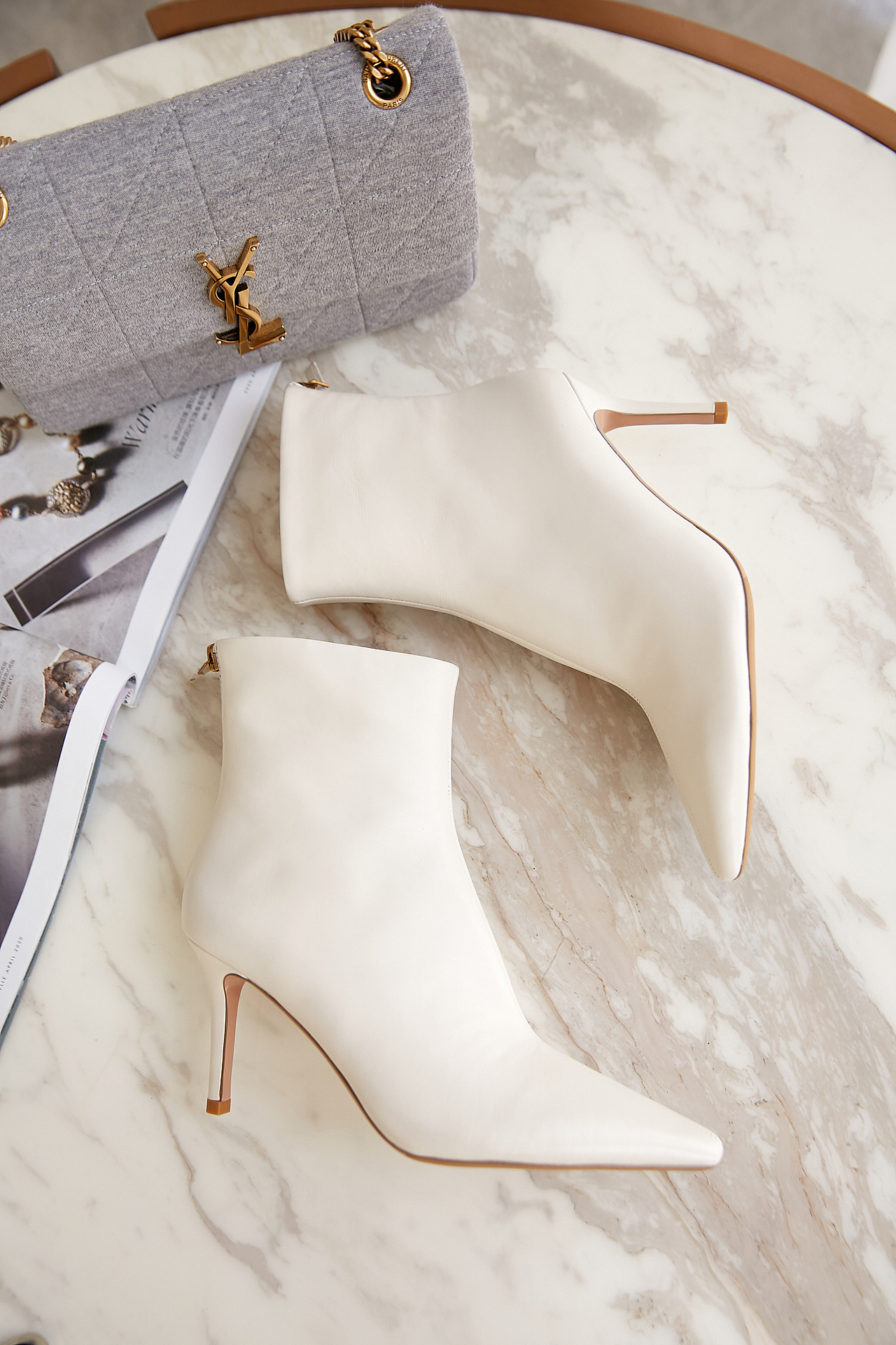 2色尖头短靴静物拍摄