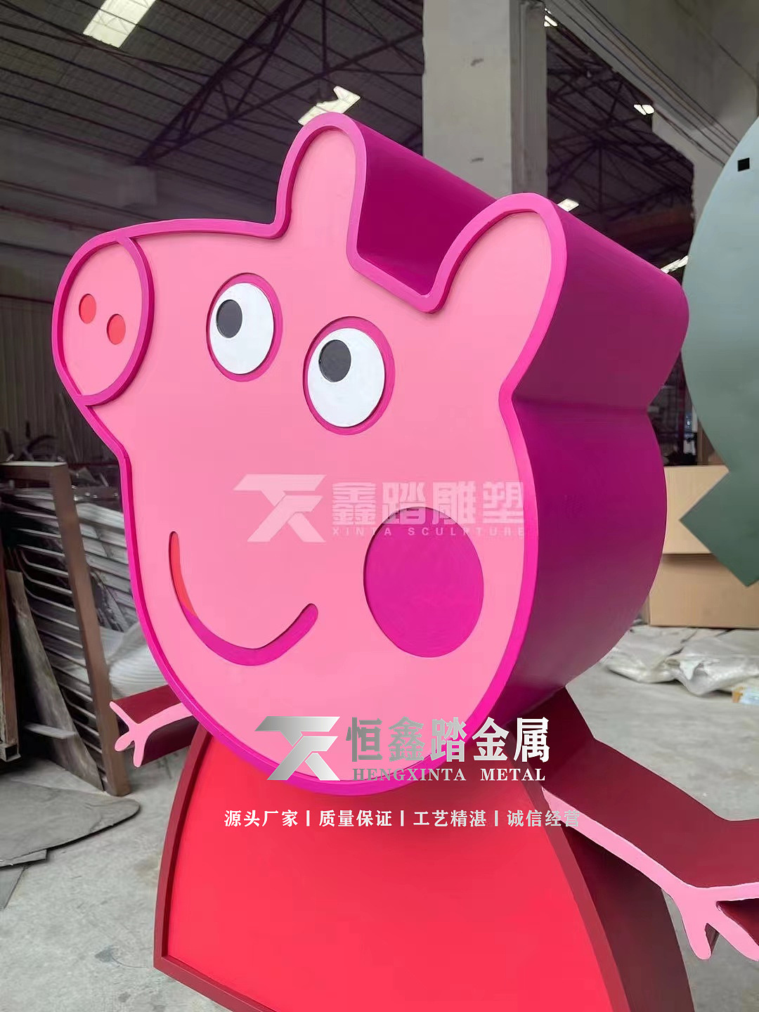 彩绘不锈钢小猪佩奇雕塑 不锈钢卡通系列雕塑装饰意义