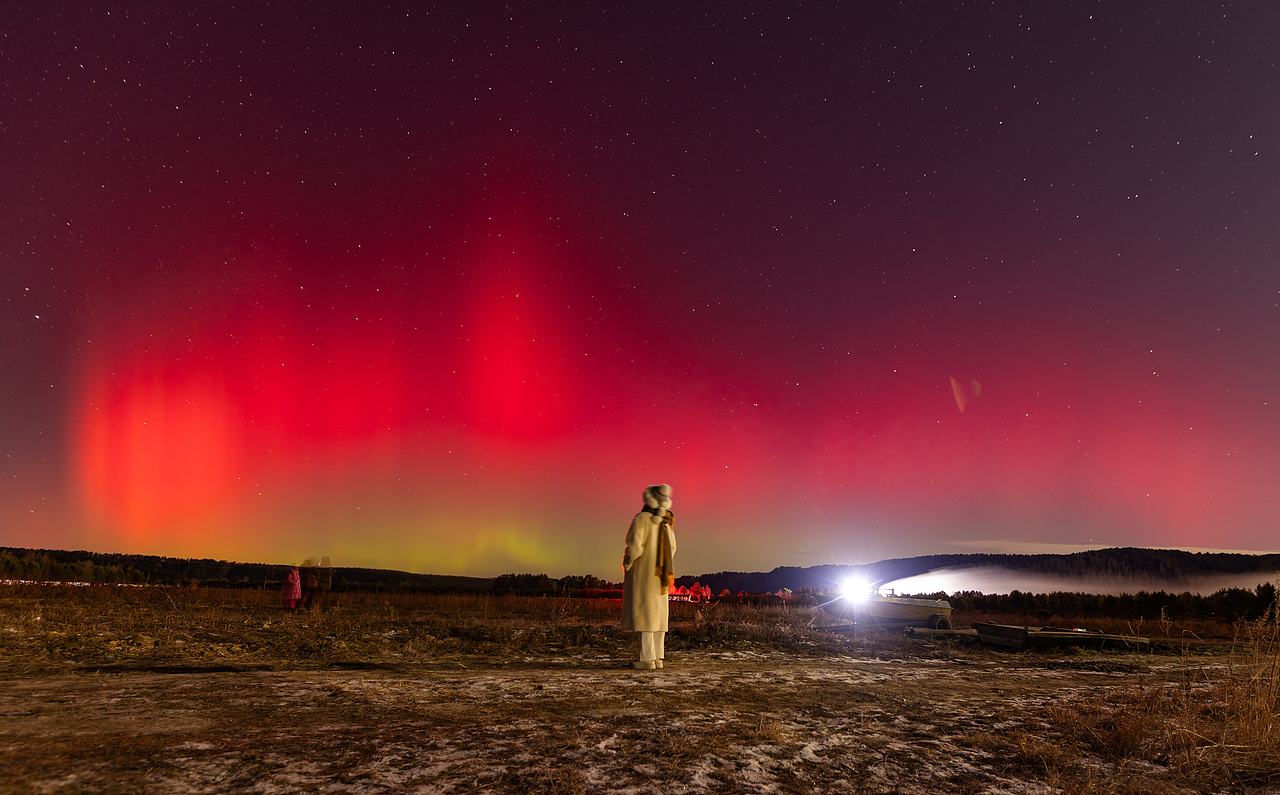 在漠河北极村看北极光