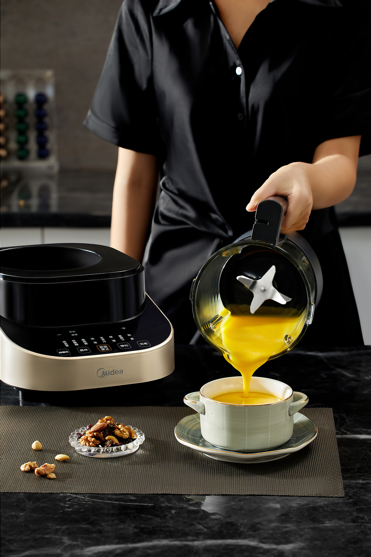 电商详情页:暖冬佳品-静音破壁机|vico&美的