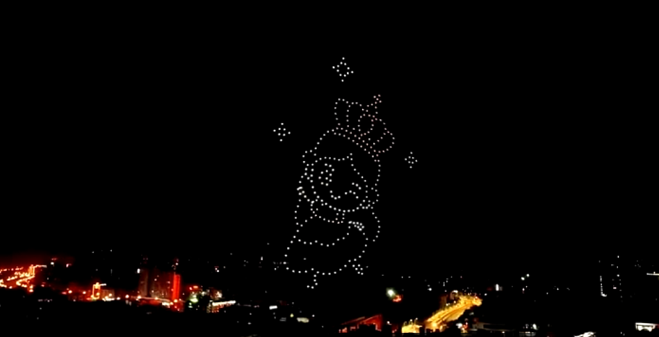 18岁的生日礼物无人机表演祝福灯光秀