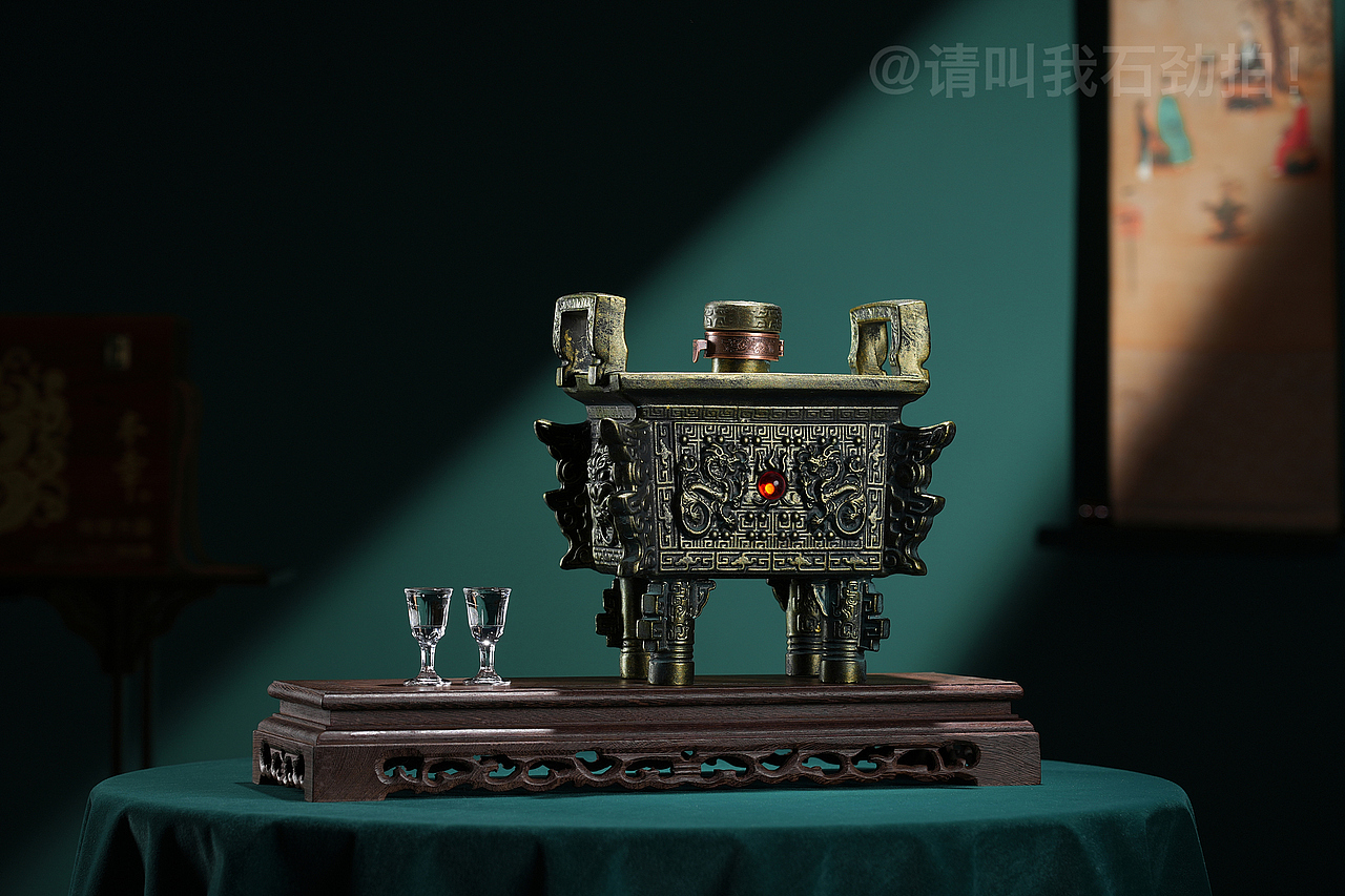 白酒拍摄【本章·传世方鼎】场景图拍摄（图ZMzY3NDkwOTk2） - 产品摄影 - 站酷设计师请叫我石劲拍原创素材 - 站酷ZCOOL