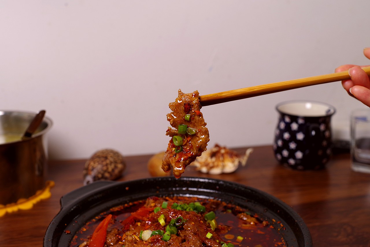 赶云南大集,看稀奇,食爆浆肥肠