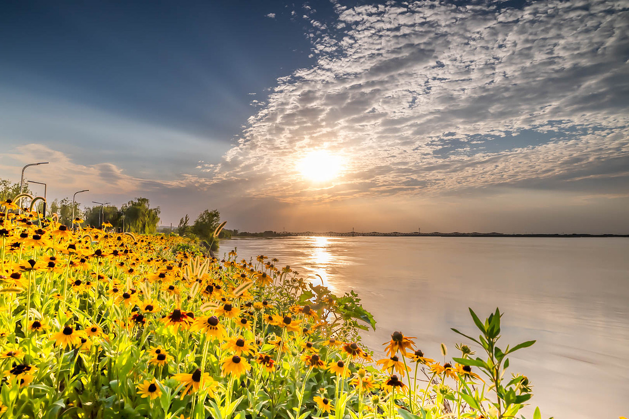 黄河落日:朝阳落幕霞光盛.