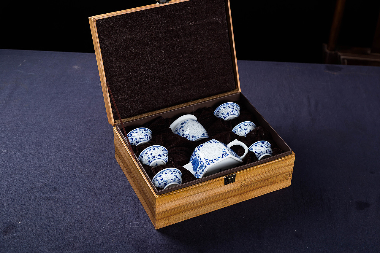 景德镇手绘青花玲珑茶具套组（图ZMzAzMDcyNjYw） - 产品摄影 - 站酷设计师鸿霖厨卫原创素材 - 站酷ZCOOL