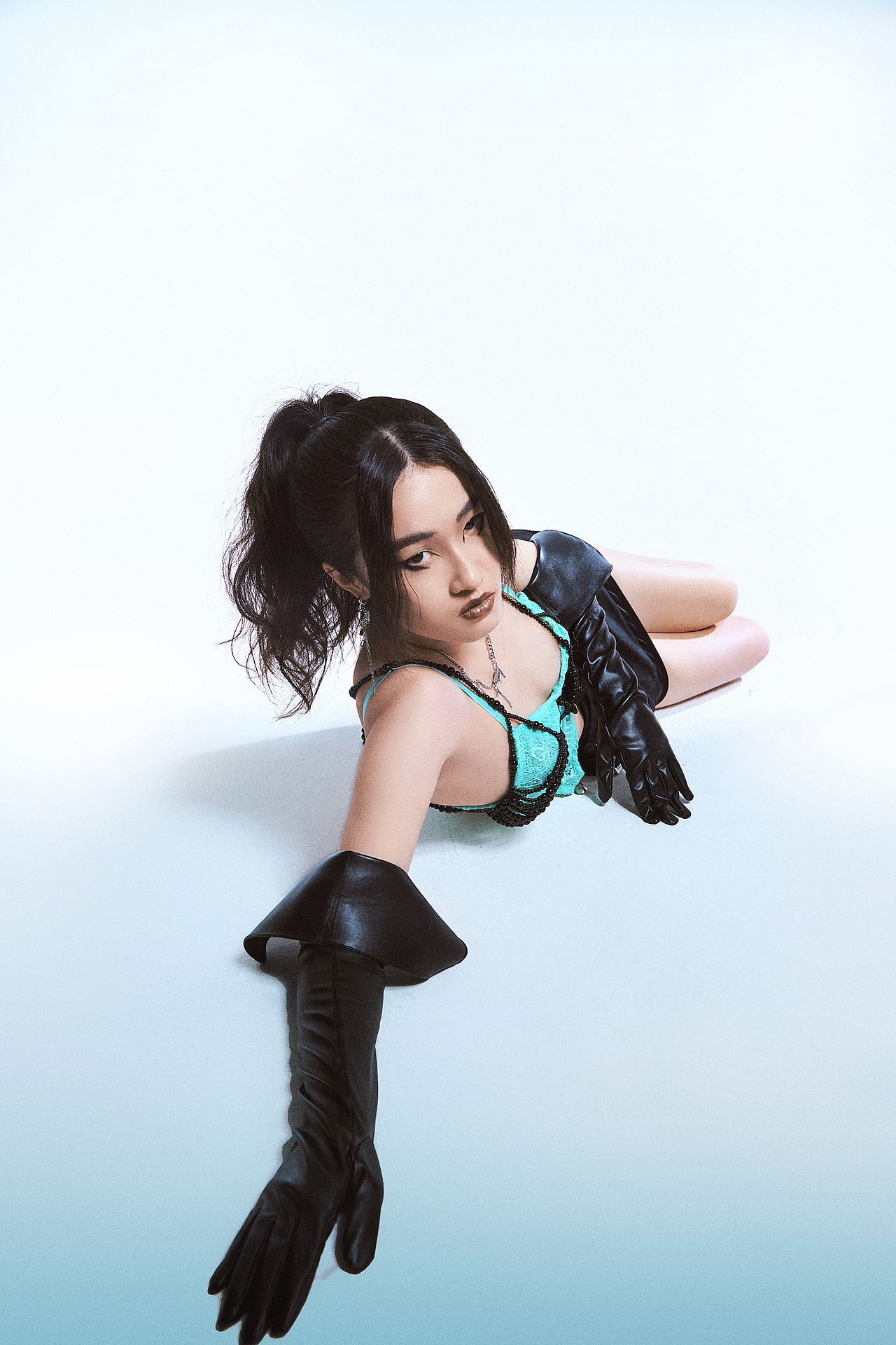 時尚攝影創(chuàng)作-Y2K風格（圖ZMzM0NTAyMjU2） - 人像攝影 - 站酷設計師拍照的罐頭原創(chuàng)素材 - 站酷ZCOOL