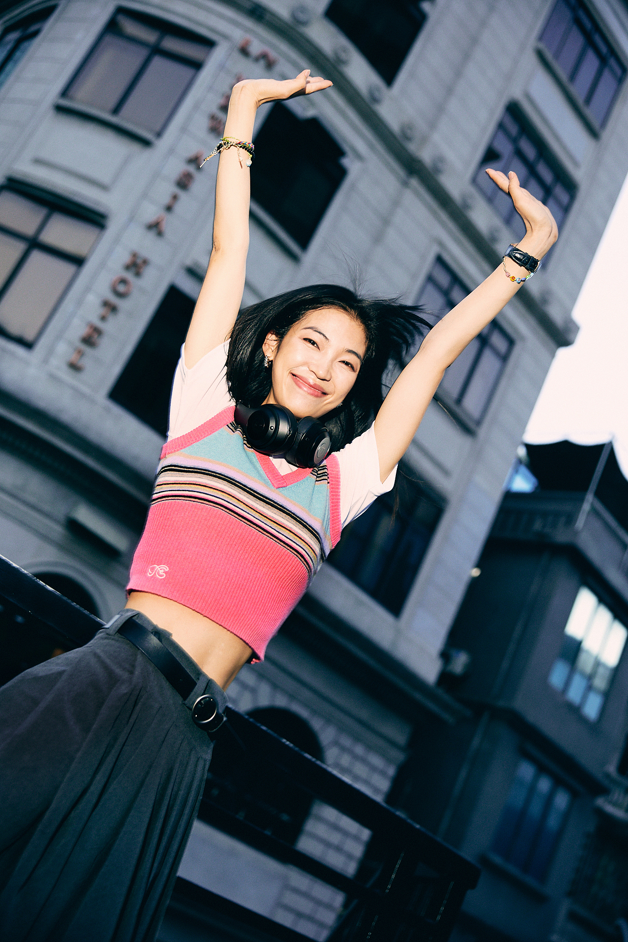 服装街拍 | 爱笑的女生 运气都不会差（图ZMzExMDM0NDY4） - 时尚/艺术摄影 - 站酷设计师摄影师_你的熊_原创素材 - 站酷ZCOOL