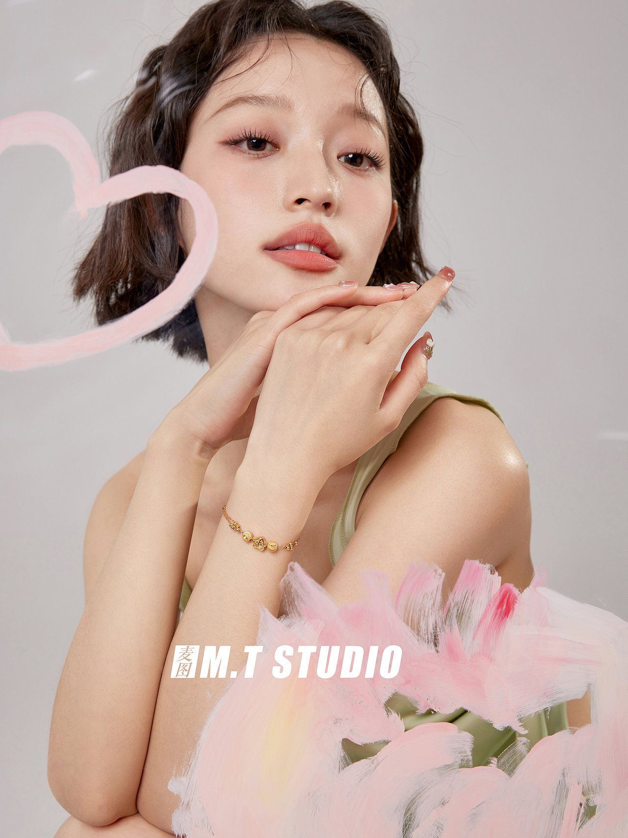 饰品拍摄 创意饰品手链拍摄 高端定制手链饰品模特拍照（图ZMzcwMDQxNDg0） - 人像摄影 - 站酷设计师义乌麦图摄影官网原创素材 - 站酷ZCOOL