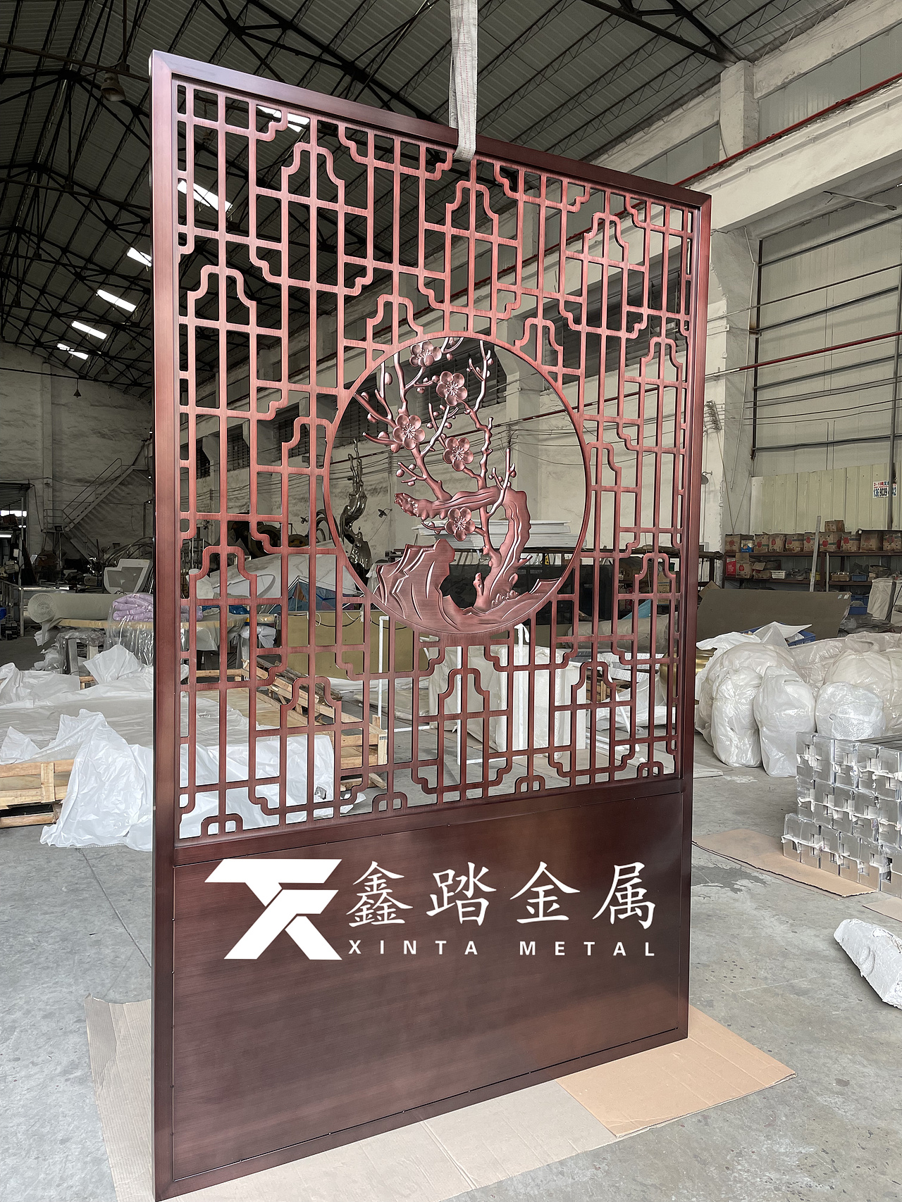 铝艺浮雕梅花造型装饰壁画单面效果体现了艺术气质