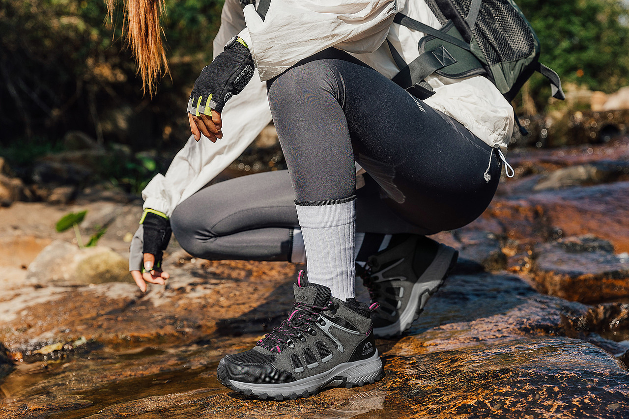 女登山鞋