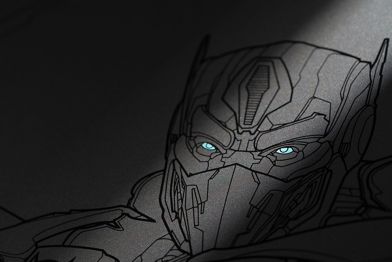 变形金刚7 THUBDEROBOT联名笔记本|擎天圣（图ZMzQxNzAxMDc2） - 产品摄影 - 站酷设计师蜡笔小泽原创素材 - 站酷ZCOOL